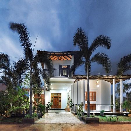 Gold Crown Residence ดัมบูลลา ภายนอก รูปภาพ