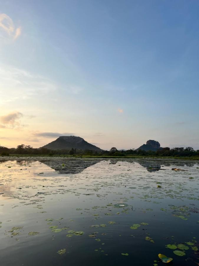 Gold Crown Residence ดัมบูลลา ภายนอก รูปภาพ