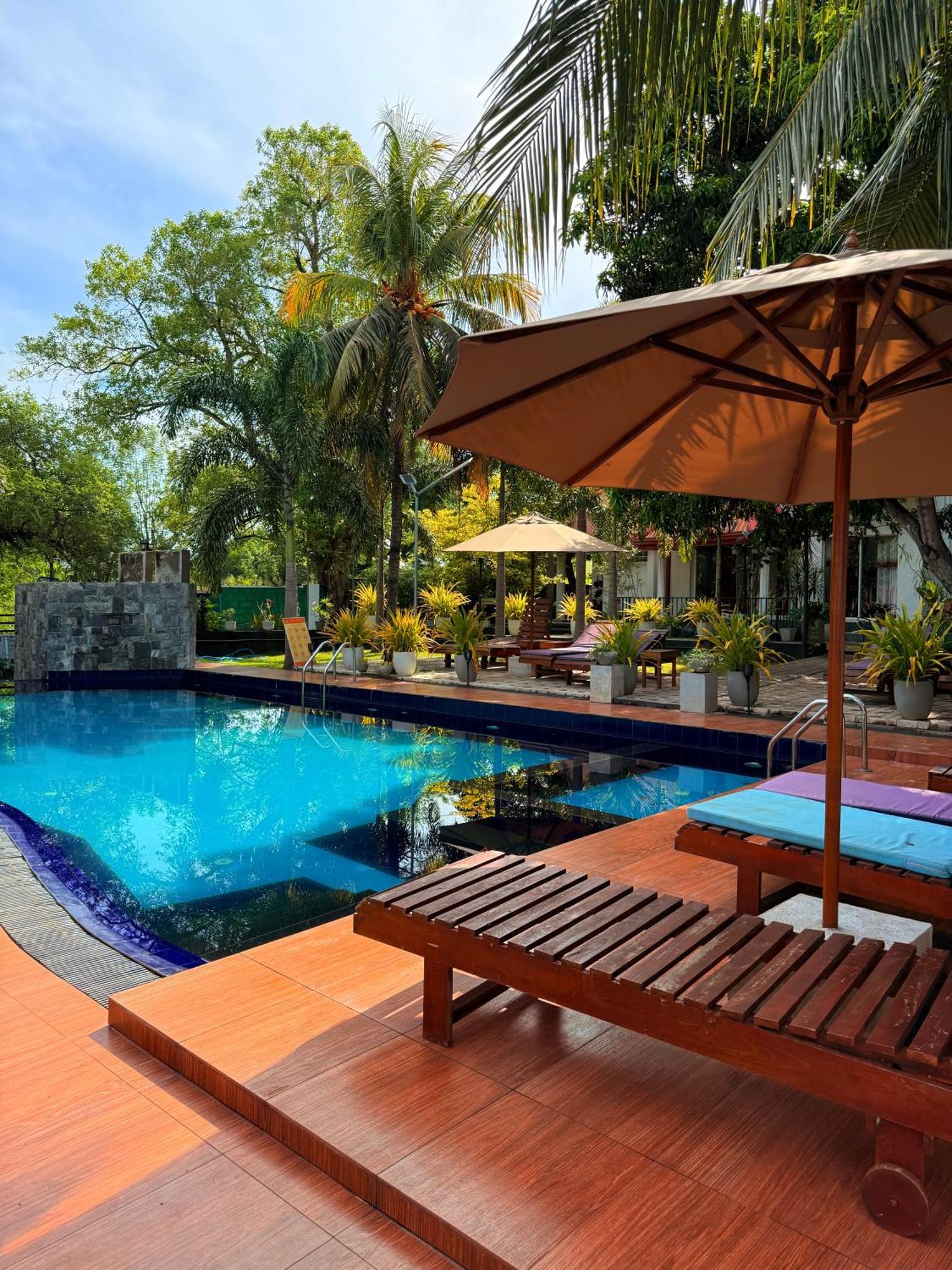 Gold Crown Residence ดัมบูลลา ภายนอก รูปภาพ