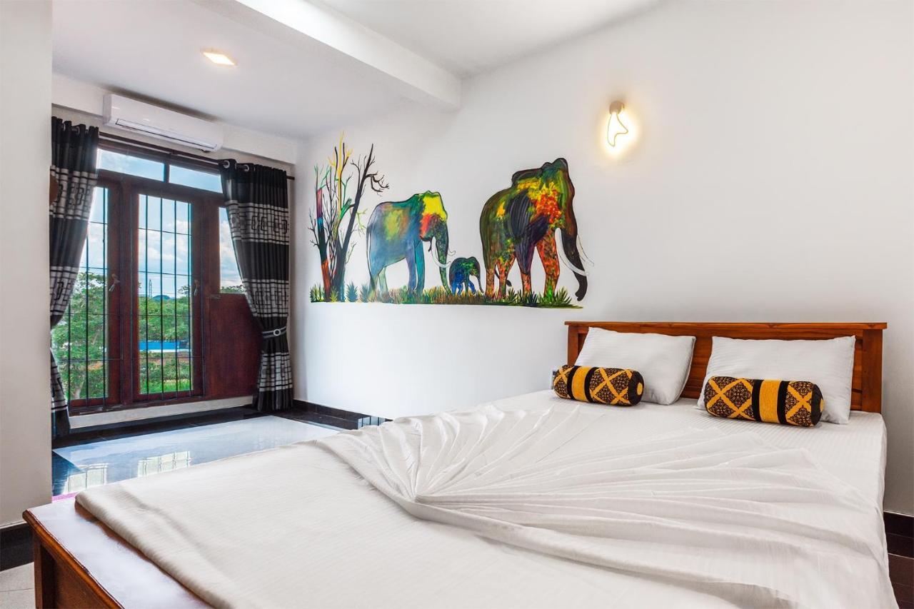 Gold Crown Residence ดัมบูลลา ภายนอก รูปภาพ