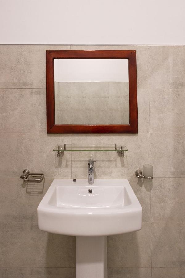 Gold Crown Residence ดัมบูลลา ภายนอก รูปภาพ